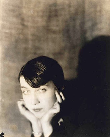 Berenice Abbott in una foto di Man Ray