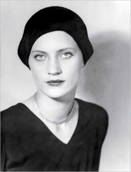 Lee Miller - in una foto di Man Ray del 1930